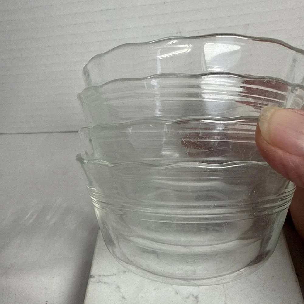 6 Vintage Pyrex 463 Custard Cups Scalloped Edged 175 ml. Different Ages.